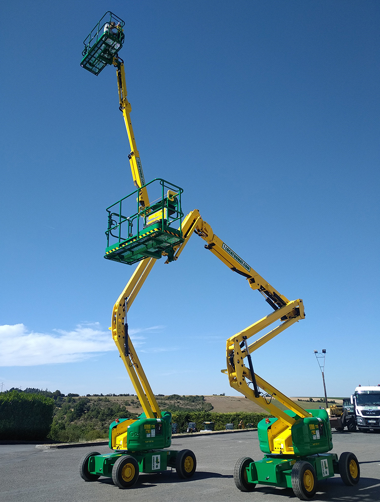 ARTICULATED boom lift 15m