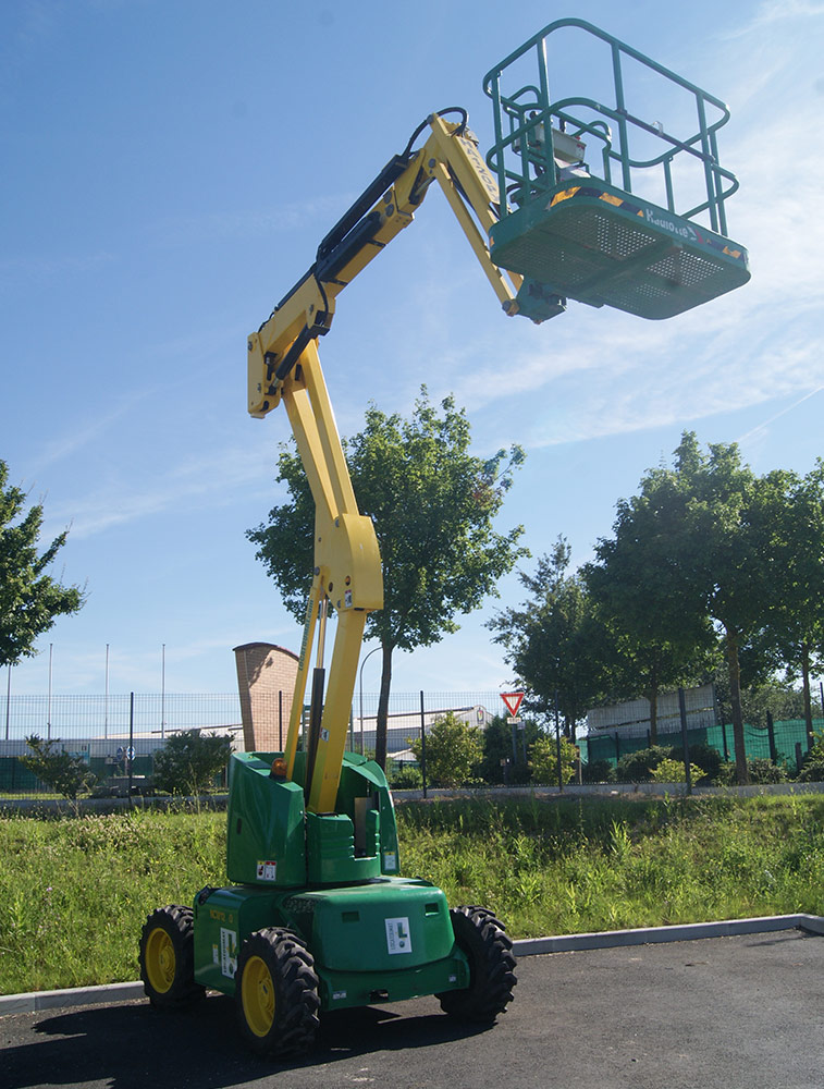 Articulated boom lift 12 m