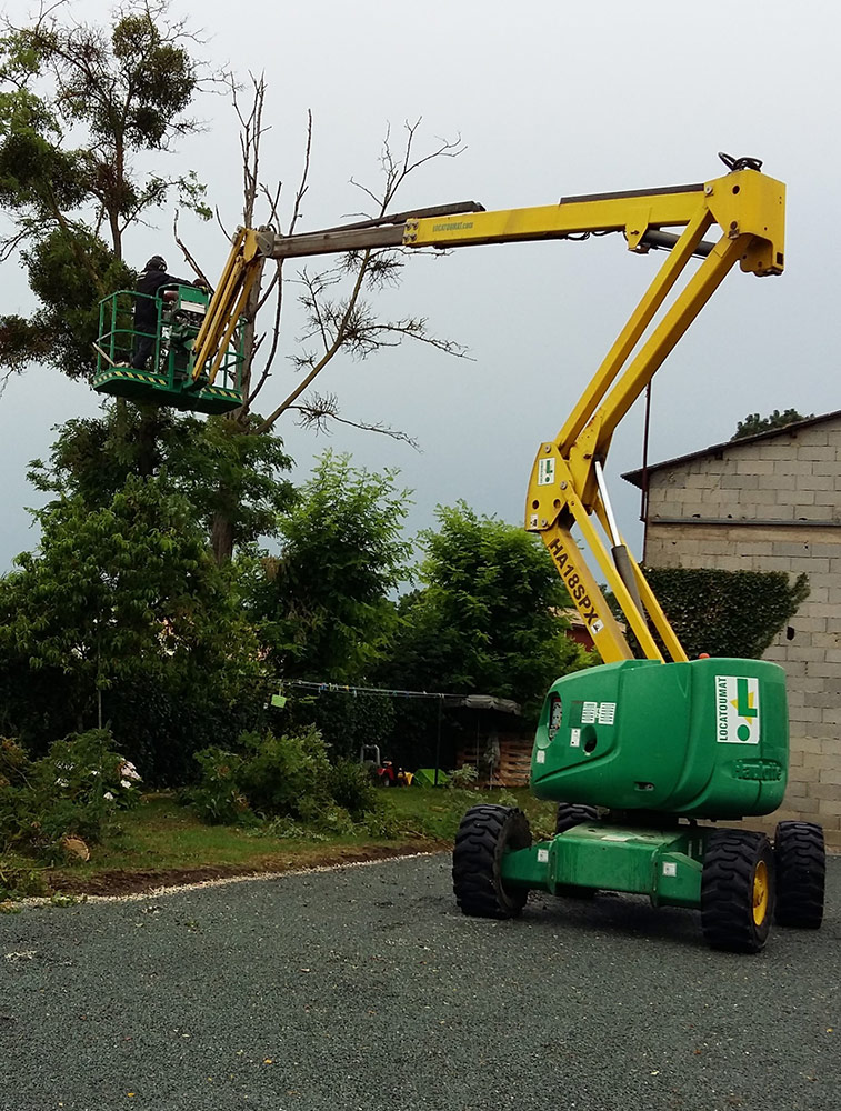 Articulated boom lift 18 m