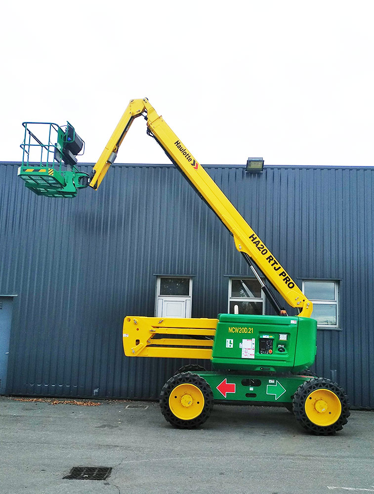 Articulated boom lift 20 m